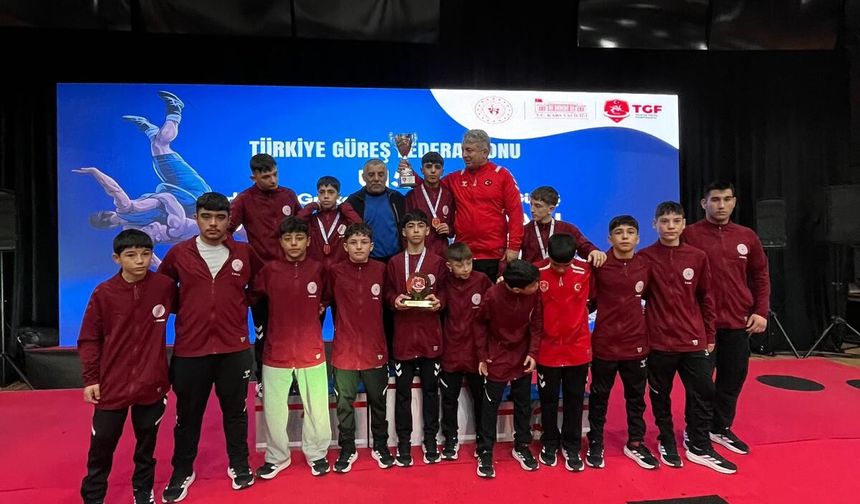 Muğlalı güreşçiler Türkiye şampiyonasına damga vurdu