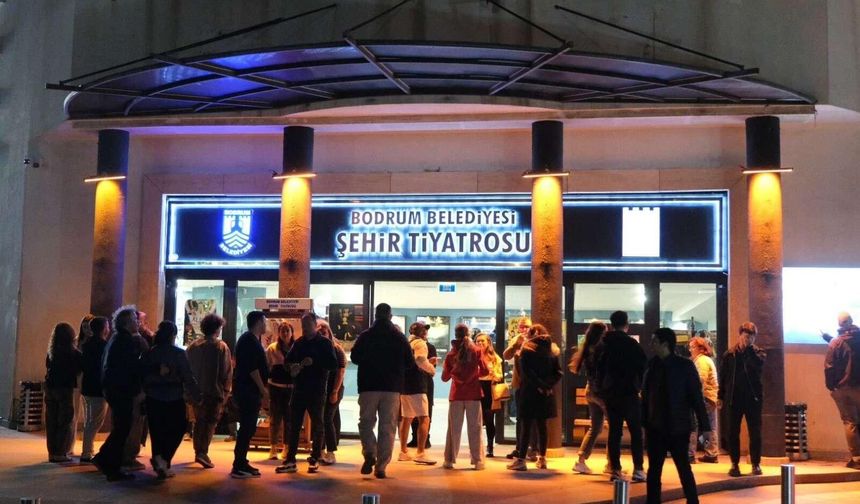 Bodrum’da perde "Cambazın cenazesi" ile kapanıyor