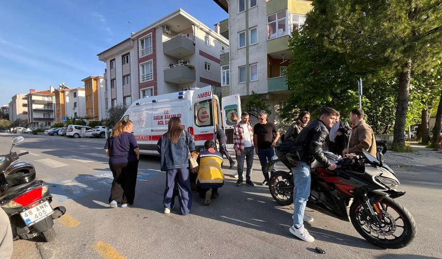 Menteşe'de araçlar birbirine girdi: 2 yaralı