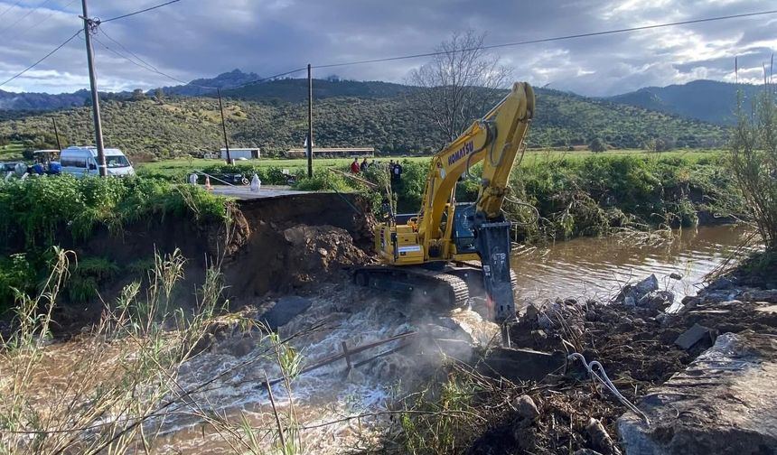 Milas’ta Çöken Köprü 26 Saatte Yeniden Açıldı