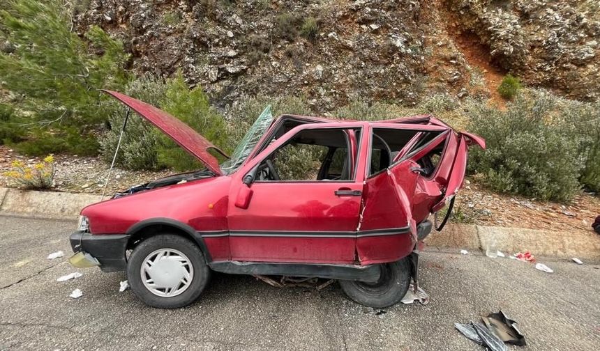 Menteşe’de iki araç çarpıştı: 3 kişi yaralandı