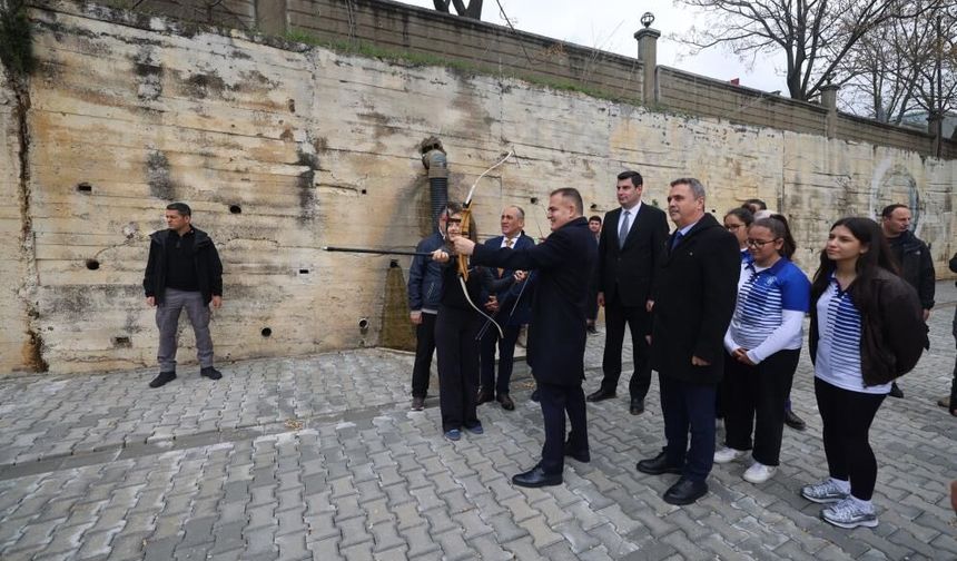Muğla Valisi İdris Akbıyık’tan Genç Okçulara Destek