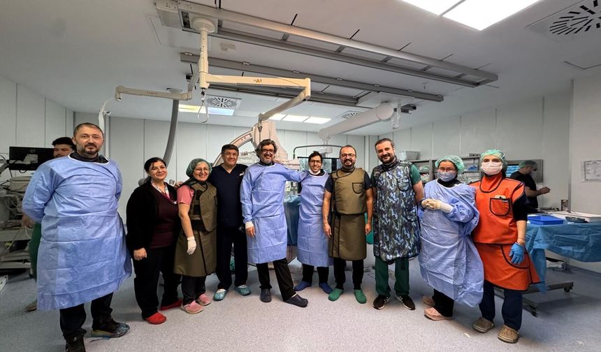 Muğla’da riskli hastalara ameliyatsız kalp kapağı değişimi