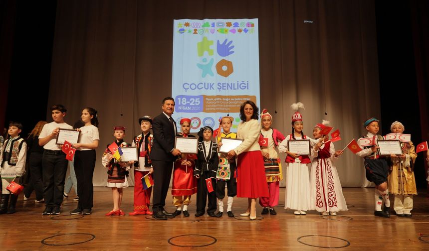 Dünya Çocukları Menteşe’de Aynı Sahneyi Paylaştı