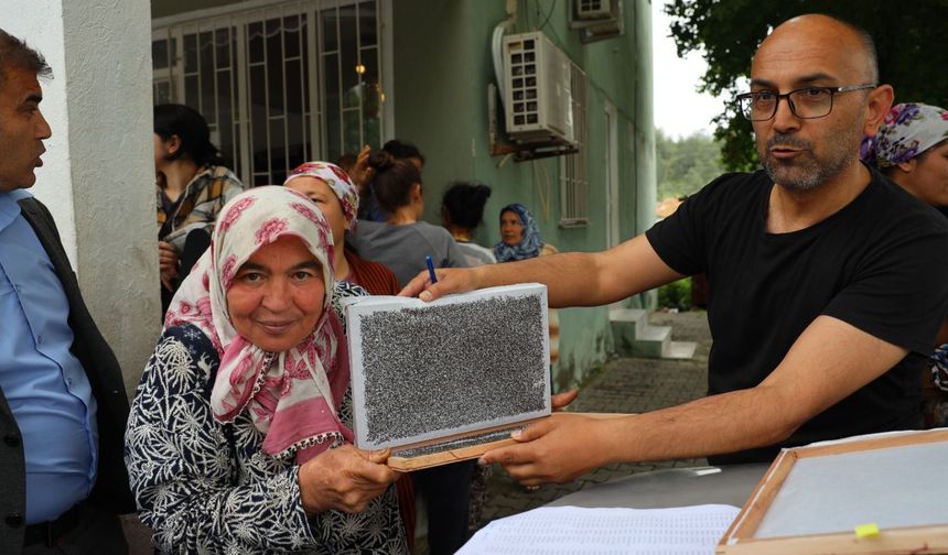 Muğla’da İpekböcekçiliğine Destek: 98 Üreticiye Dağıtım Yapıldı