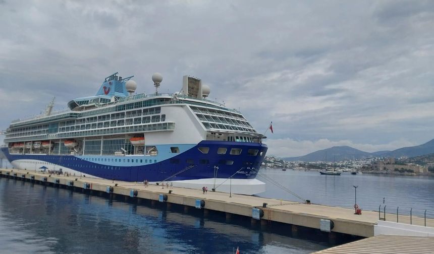 Bodrum'a bin 812 yolcusuyla geldi