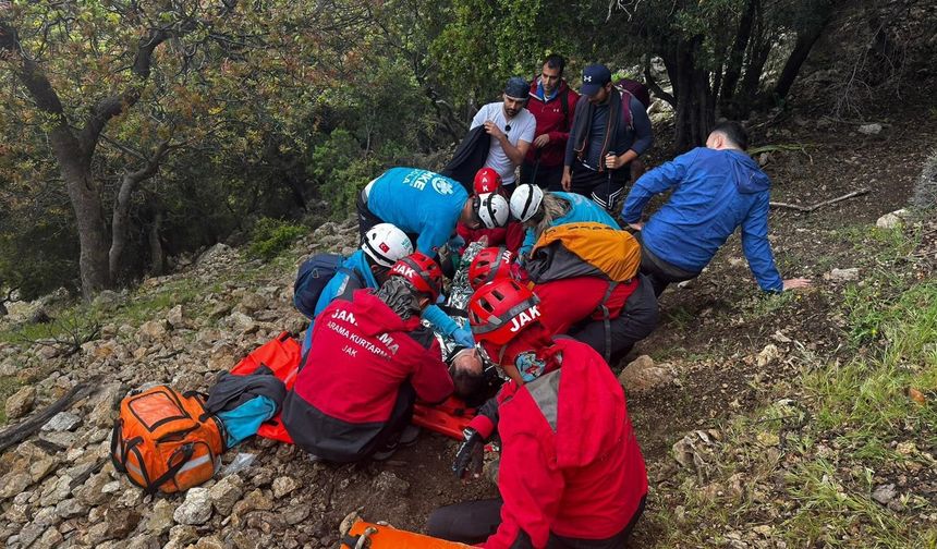 Yürüyüş sırasında ayağı kırılan kişi için ekipler seferber oldu