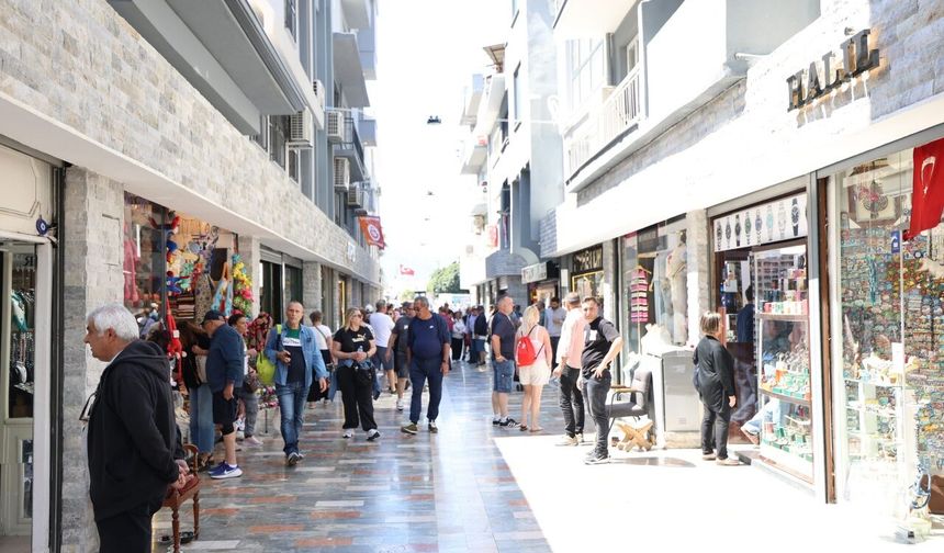 Marmaris'te yenilenen çarşı turistlerin gözdesi oldu