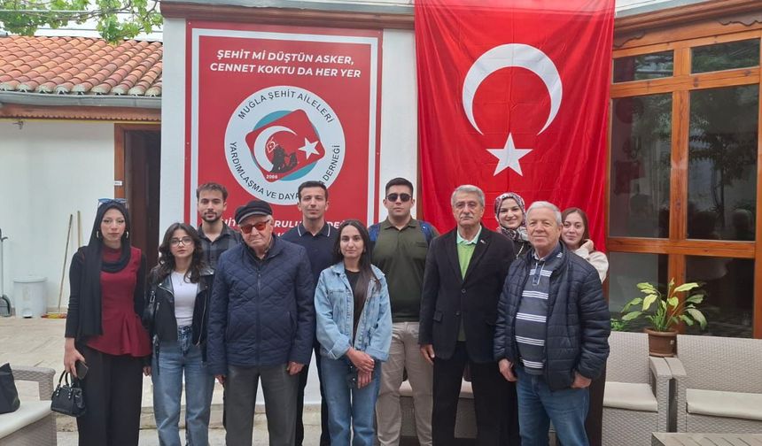 Üniversitelilerden Şehit Aileleri Derneğine Duygulandıran Ziyaret