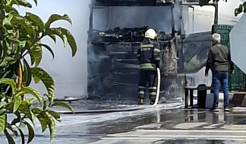 Fethiye’de Akaryakıt Yüklü Tır Alev Alev Yandı