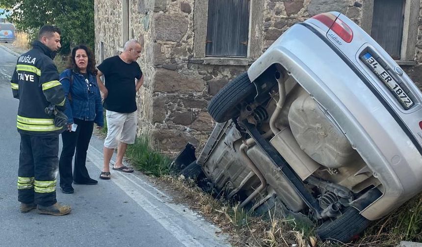 Bodrum’da Otomobil Taş Binaya Çarptı