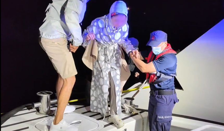 Fethiye Açıklarında Denizde Rahatsızlanan Kadın Tahliye Edildi