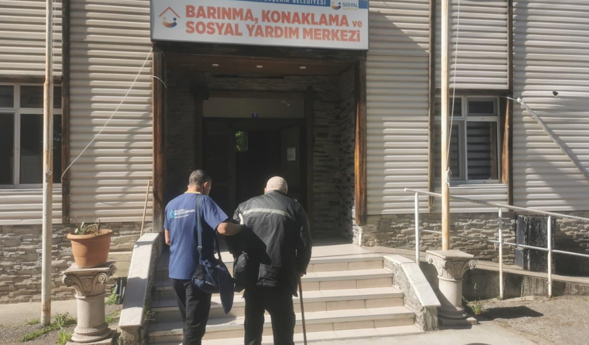 Çöp evde bitkin halde bulunan adamın yeni hali şaşırttı
