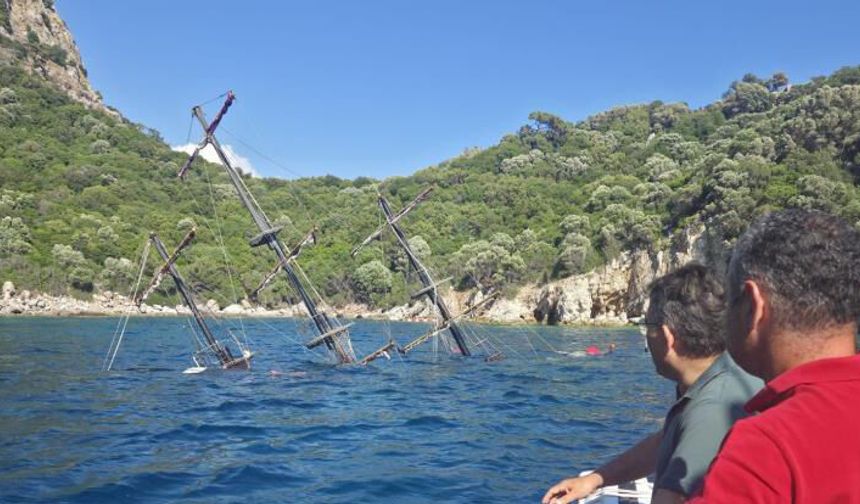 Marmaris'te gezi teknesi battı