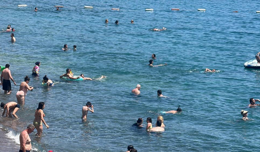 Bayramın İlk Gününde Bodrum Sahilleri Doldu