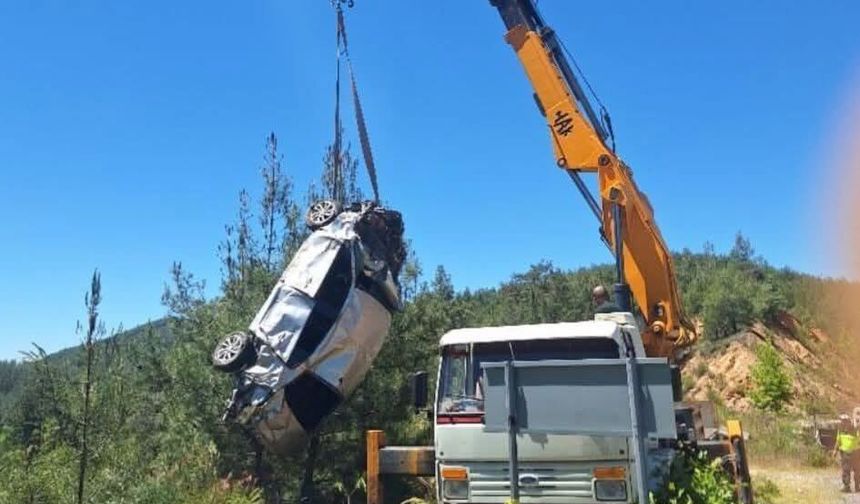 Kavaklıdere’de Otomobil Şarampole Yuvarlandı: 1 Ölü, 1 Yaralı