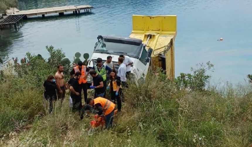 Bodrum’da Hafriyat Kamyonu Denize Düştü: 2 Yaralı