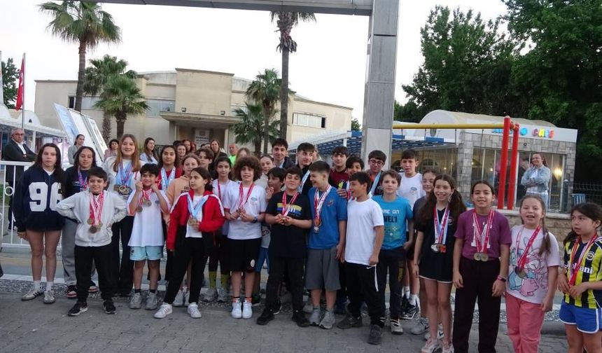 Marmaris'te Minik Yüzücülerden Çağrı: “Havuzumuzu Geri Açın”
