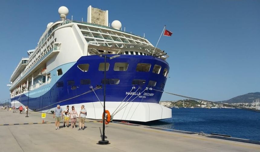 Bodrum’a kruvaziyerlerle 1860 turist geldi
