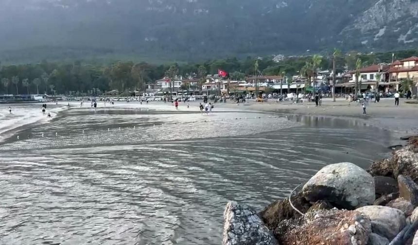 Akyaka’da şaşkına çeviren gel-git: Deniz bir anda çekildi!