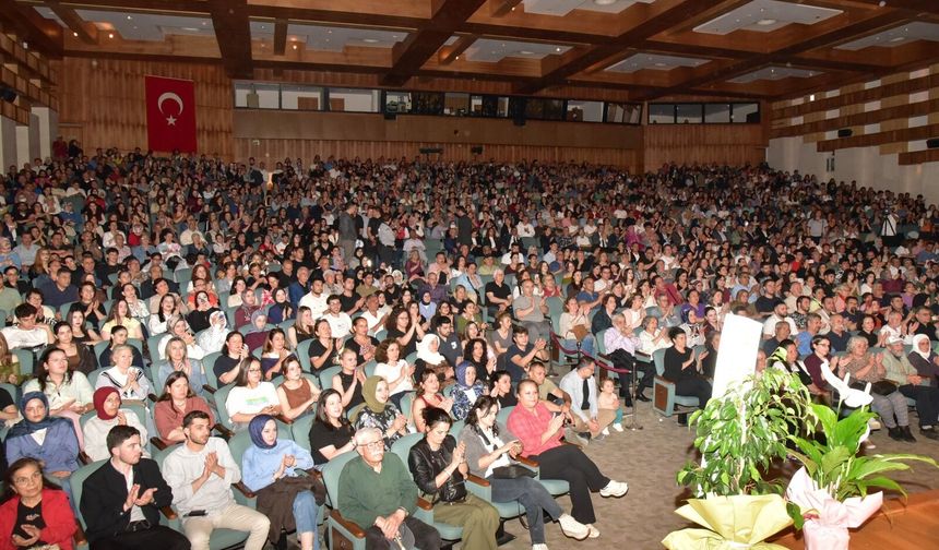 MSKÜ’de Türkü Dolu Gece: Hüseyin Turan Sahne Aldı