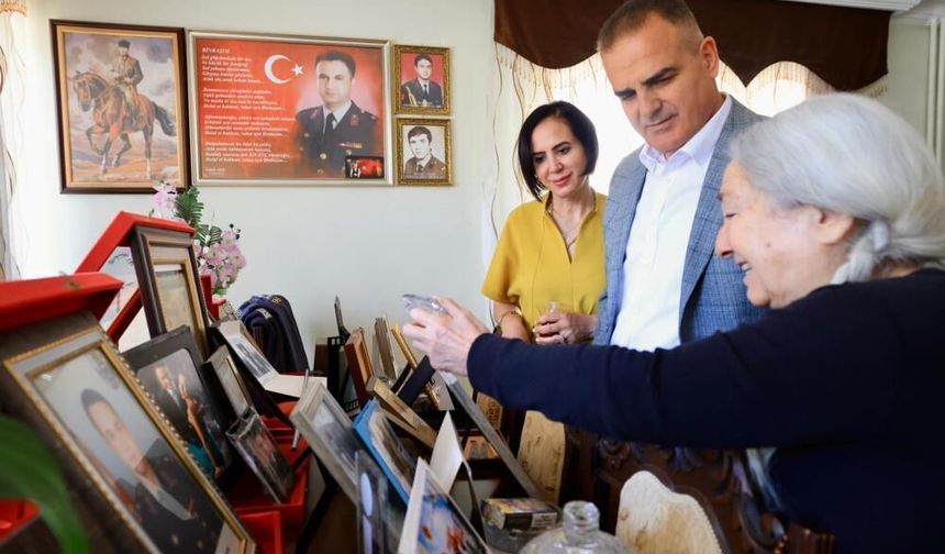 Vali Akbıyık şehit Binbaşı Kıvanç Cesur’un ailesini ziyaret etti