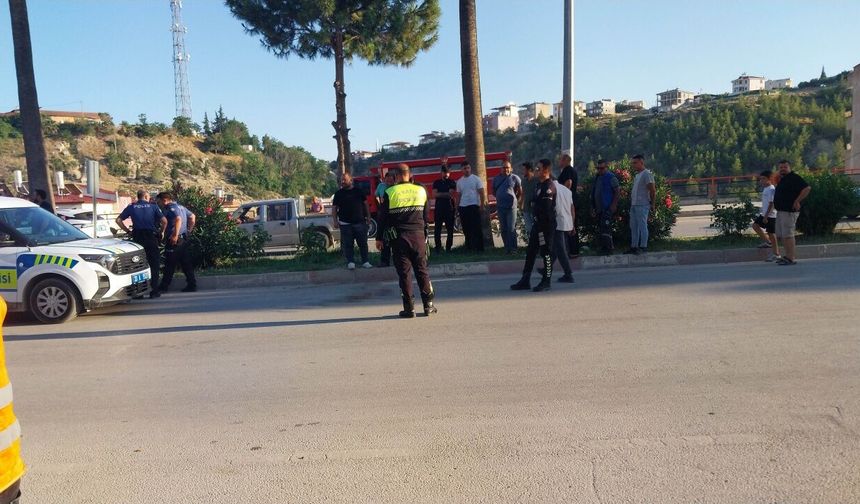 Trafik Levhasına Çarpan Sürücü Hayatını Kaybetti