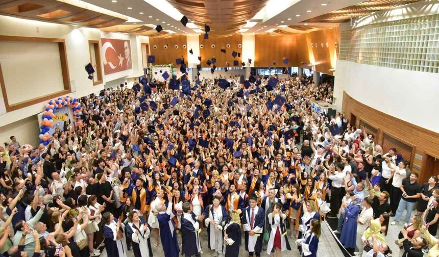 MSKÜ Edebiyat Fakültesi Mezuniyet Töreni Düzenlendi