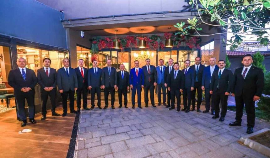 Muğla Valisi Akbıyık mülki amirlerle vedalaştı