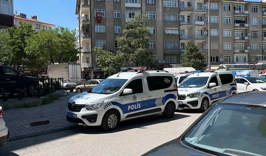 Apartmandaki Tartışmada Yönetici Karnından Bıçaklandı