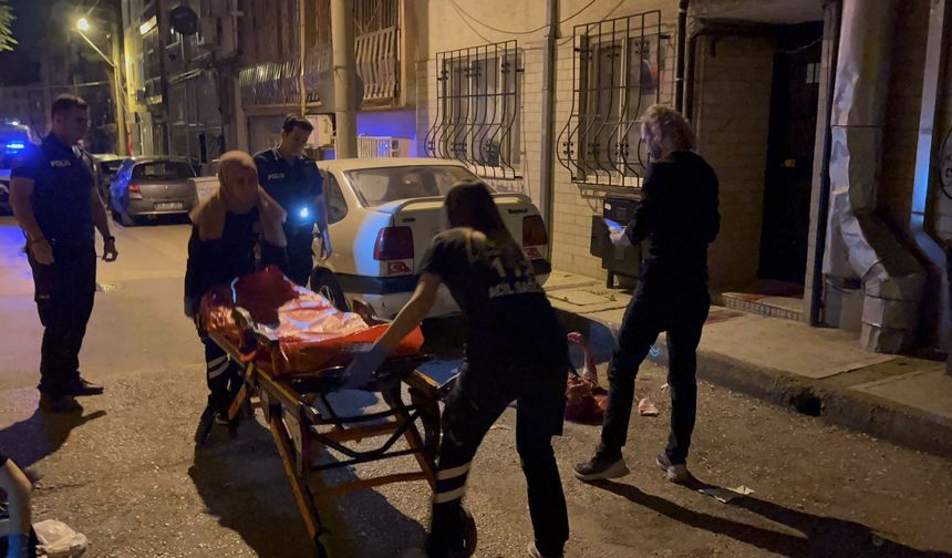 Psikolojik sorunları olan adam hem kendini hem annesini bıçakladı
