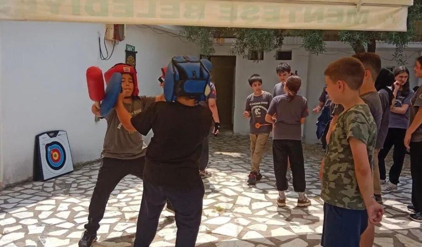 Gönüllü Gençlerden Çocuklara Anlamlı Etkinlik
