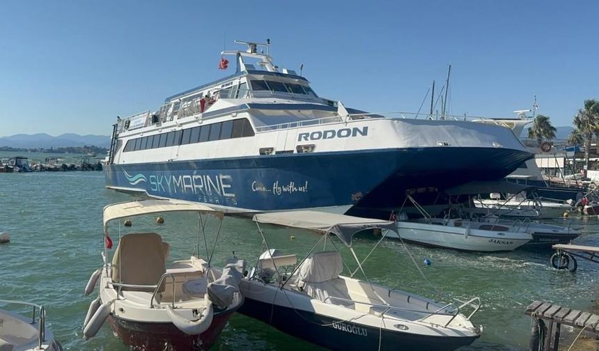 Fethiye-Rodos Feribotu Sürüklenerek Kıyıya Oturdu