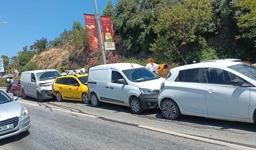 Bodrum’da Zincirleme Kaza: 5 Araç Birbirine Girdi