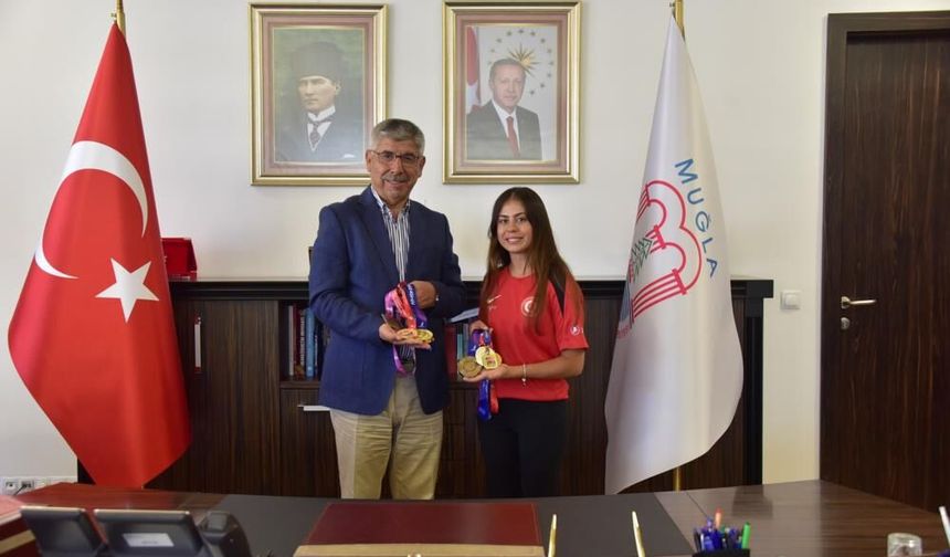 Rektör Kaçar’dan Milli Okçu Hazal Burun’a Tebrik