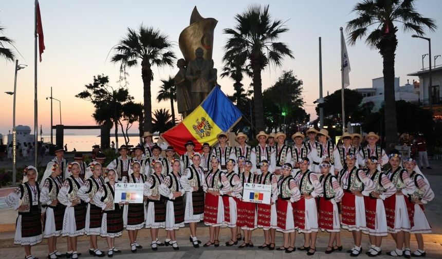 Bodrum’da uluslararası dans festivali renkli görüntülere sahne oldu