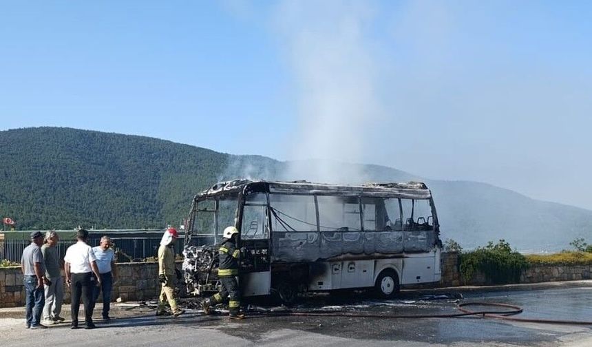 Bodrum’da Servis Minibüsü Alevlere Teslim Oldu