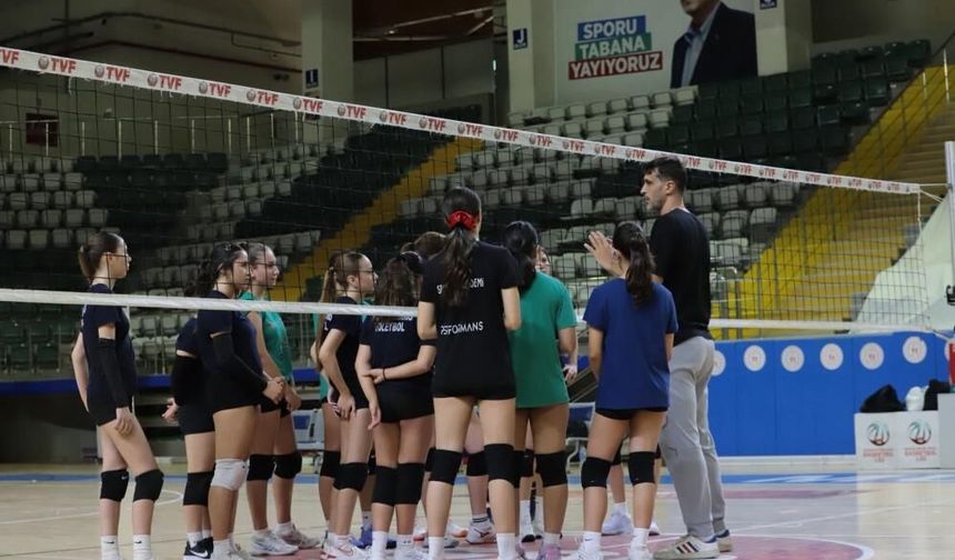 Muğla’nın Genç Voleybolcuları Analig Seçmelerinde Ter Döktü