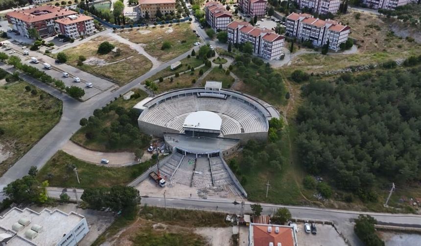 Şadan Gökovalı Açık Hava Tiyatrosunda Yenileme çalışmaları