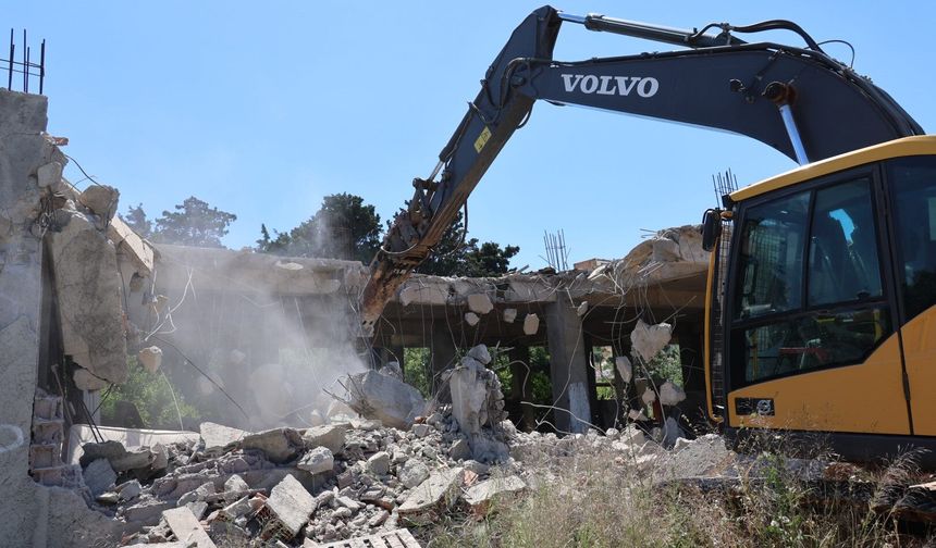Bodrum’da Kaçak Yapılara Yıkım: 45 Yapı Kaldırıldı