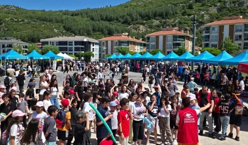 Gönüllü Gençlerden Miniklere Renkli Şenlik