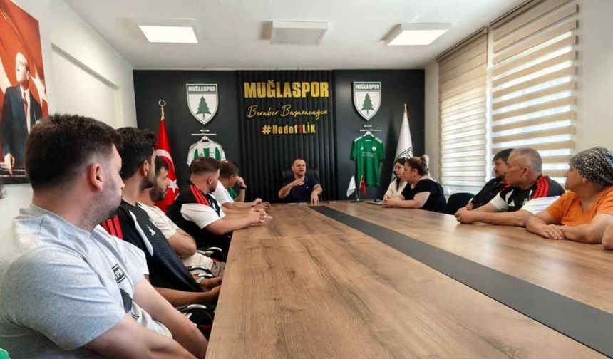 Menaf Kıyanç kulüp personeliyle bir araya geldi