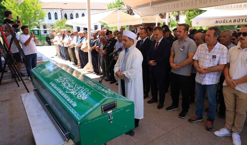 Vali Akbıyık Şehit Babasının Cenazesine Katıldı