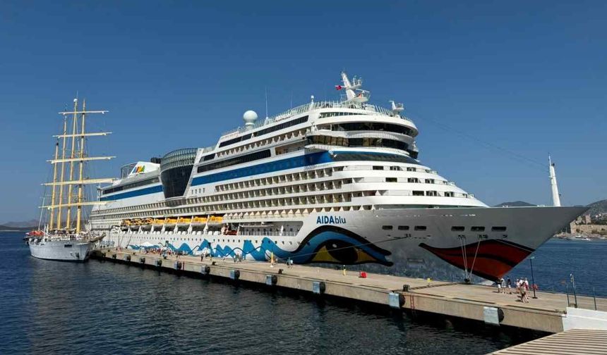 Bodrum’a 3 kruvaziyerle 2 bin 761 turist akını