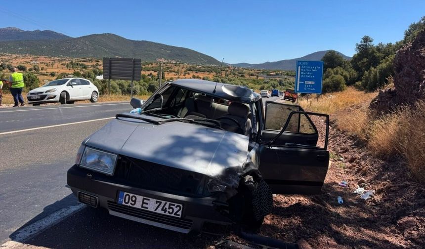 Seydikemer’de Otomobil ile Motosiklet Çarpıştı
