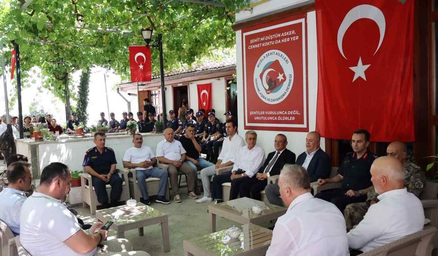 Muğla Şehit Aileleri Derneği’nden aşure ikramı