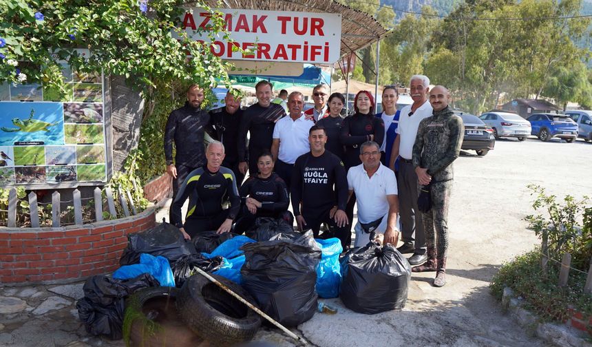 Akyaka Kadın Azmağı’nda dip temizliği yapıldı