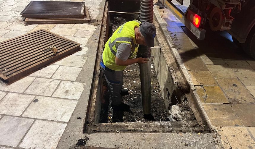 Bodrum Çarşı’da Mazgallar Temizlenip İlaçlandı