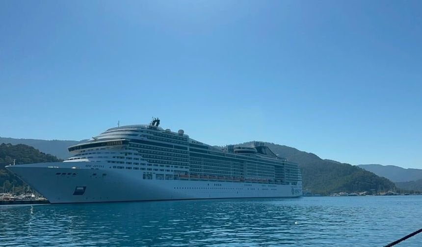 Dev kruvaziyer Marmaris’e 4 bin 111 turist getirdi