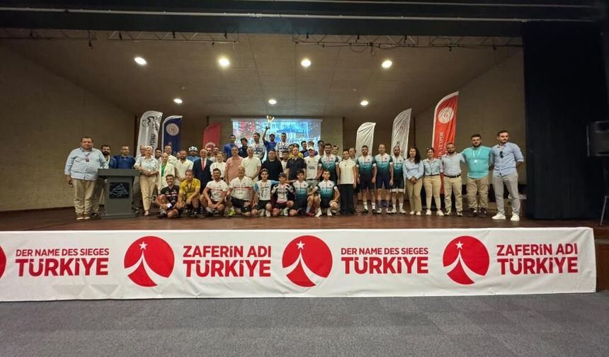 15 Temmuz Şehitleri İçin 71 Kilometre Pedal Çevirdiler